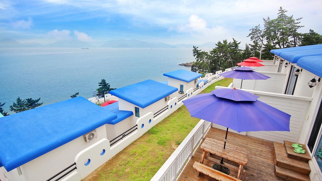 Blue & White Pension Namhae Exterior foto